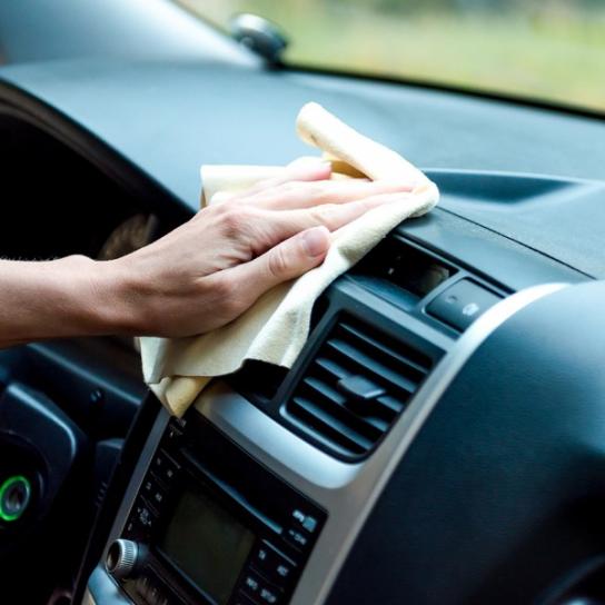 Lavage intérieur de voiture à domicile Paris – Nettoyage auto lustrage